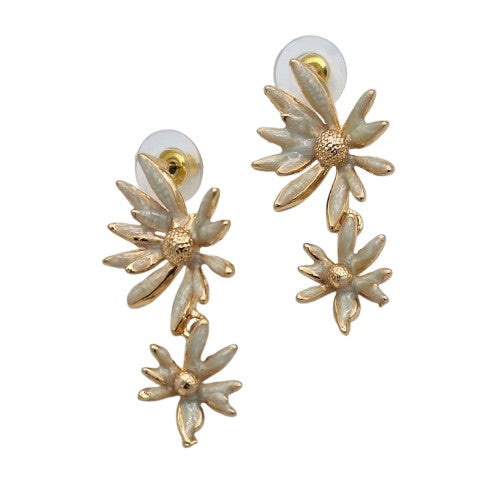 Aro flores blancas  4 cm largo Bisutería