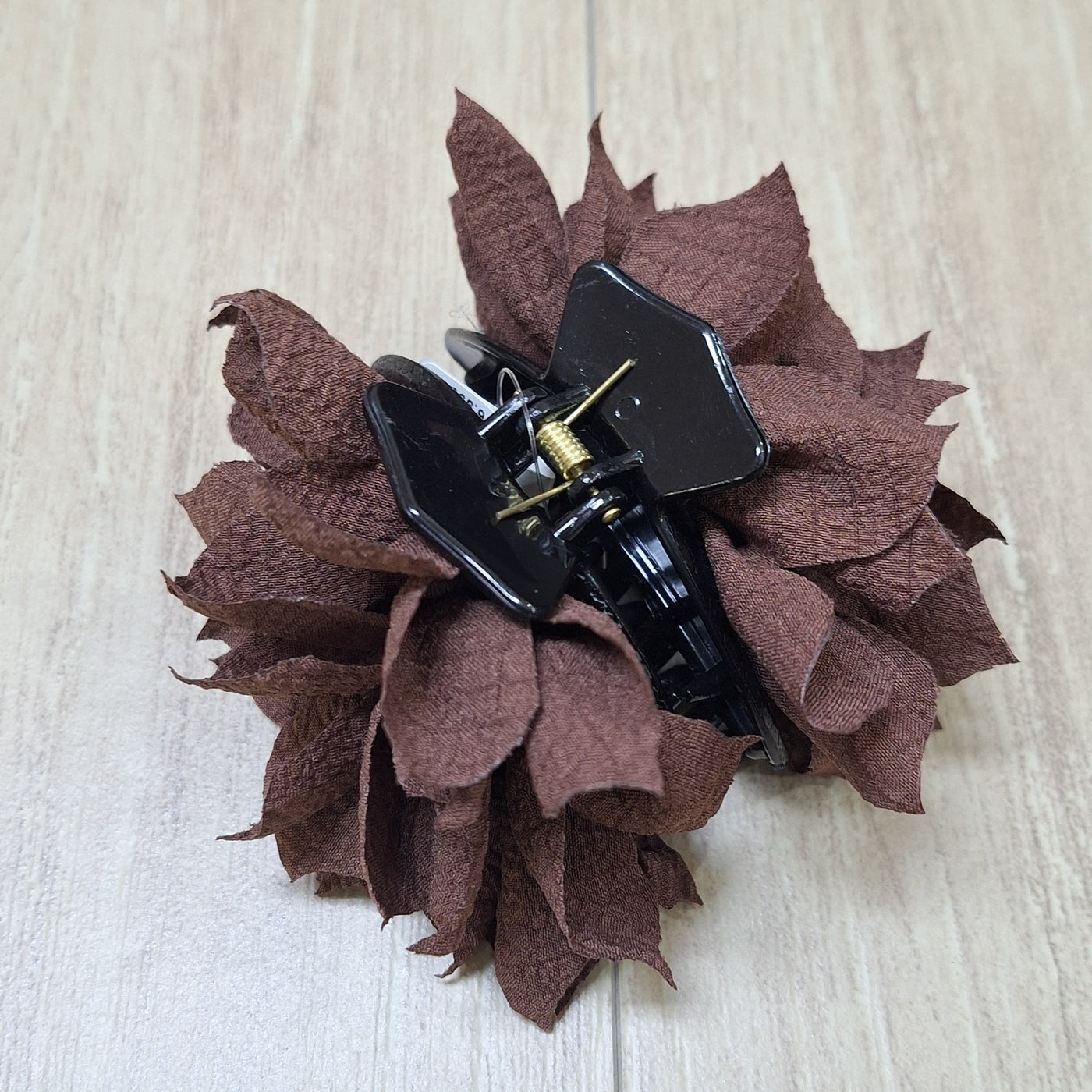 Traba flor grande color cafe