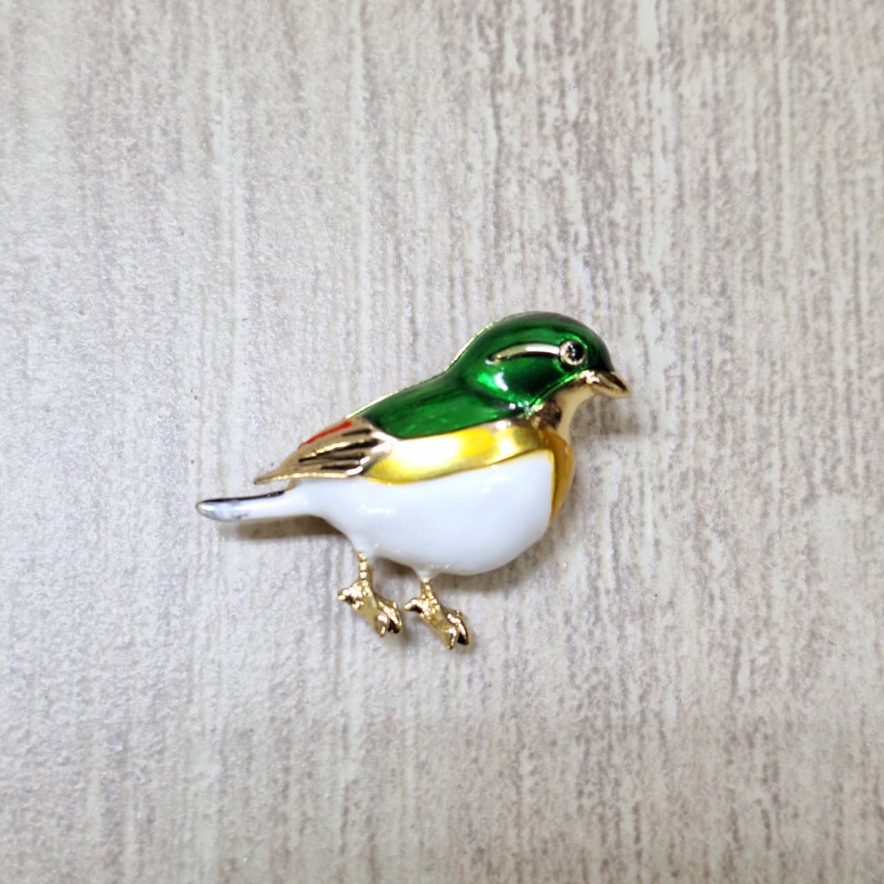 Prendedor pajarito verde Bisutería